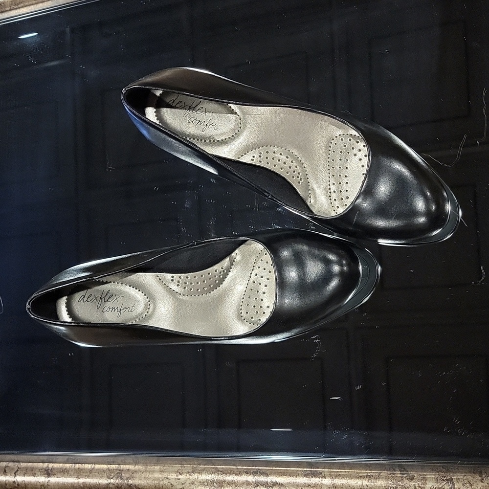 Black Dexflex Comfort heels size 6W